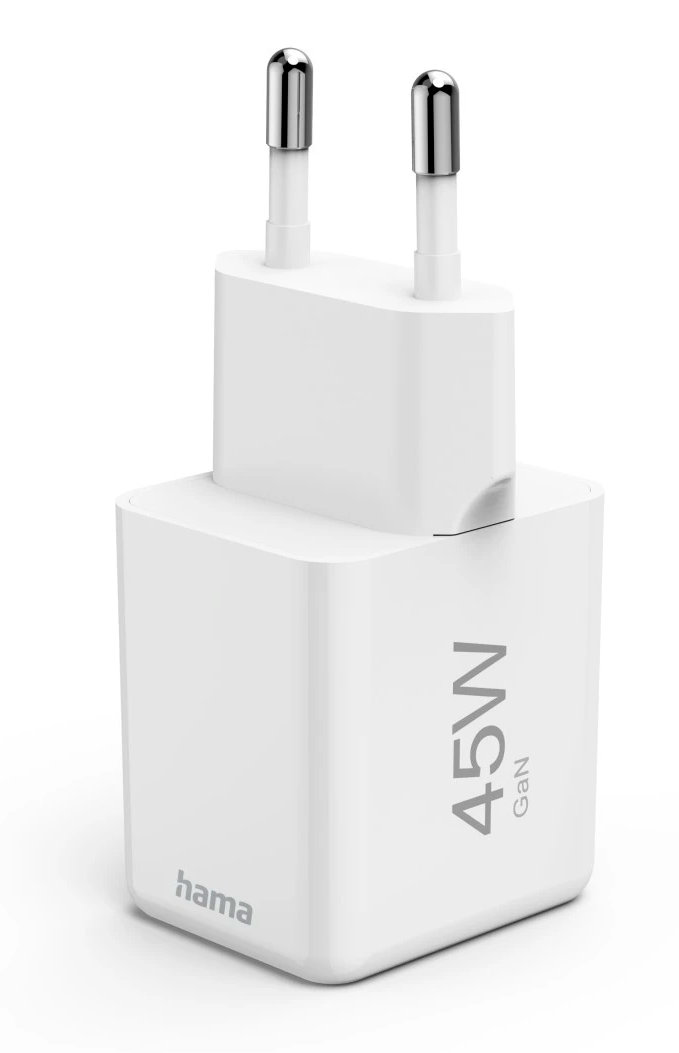 Biała ładowarka 45W GaN z dwoma srebrnymi pinami i wtyczką. Białe tło.