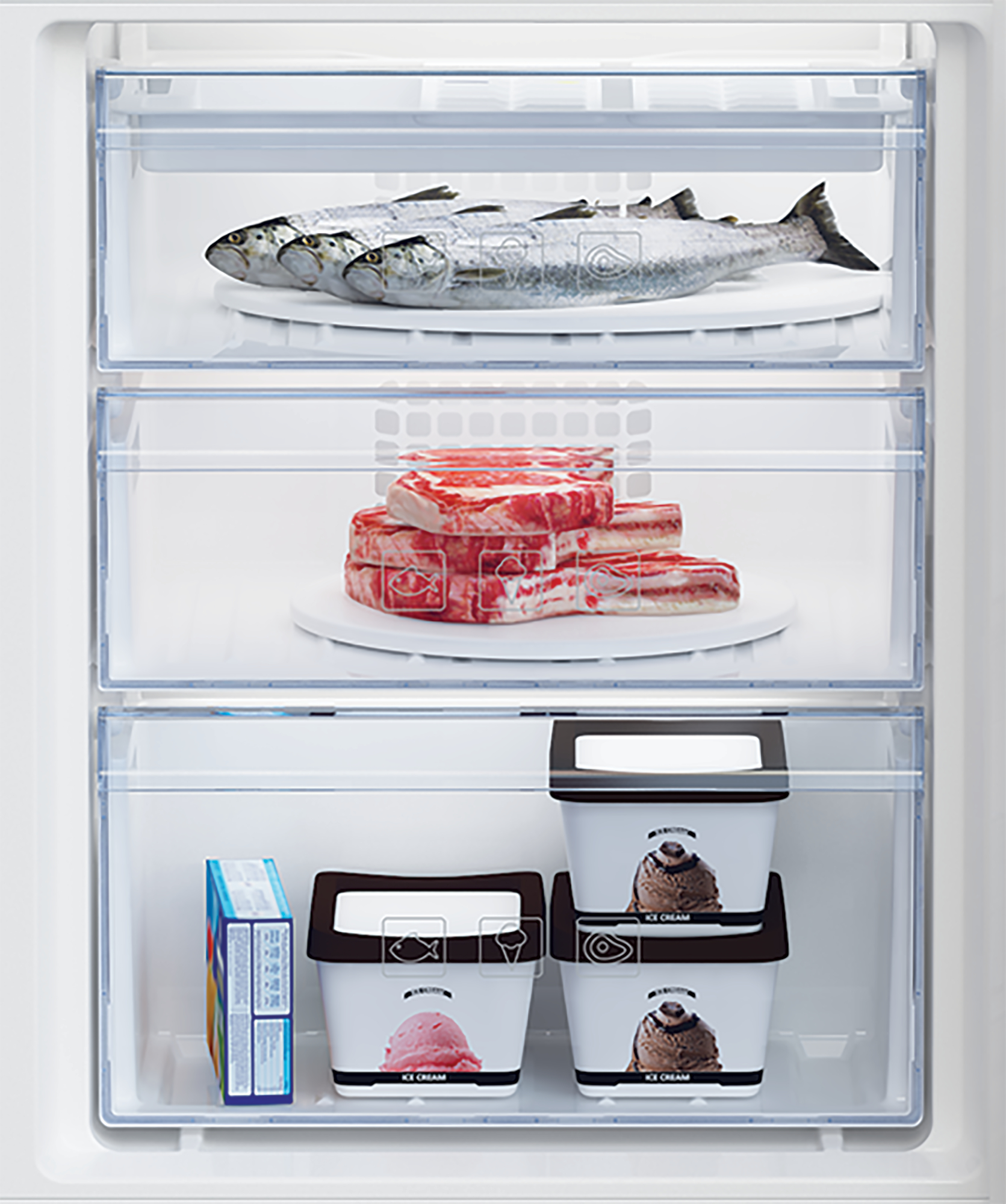 Kühlschrank-Innenraum mit Regalen für Fisch, Steaks und Eisbehälter, alles ordentlich platziert.