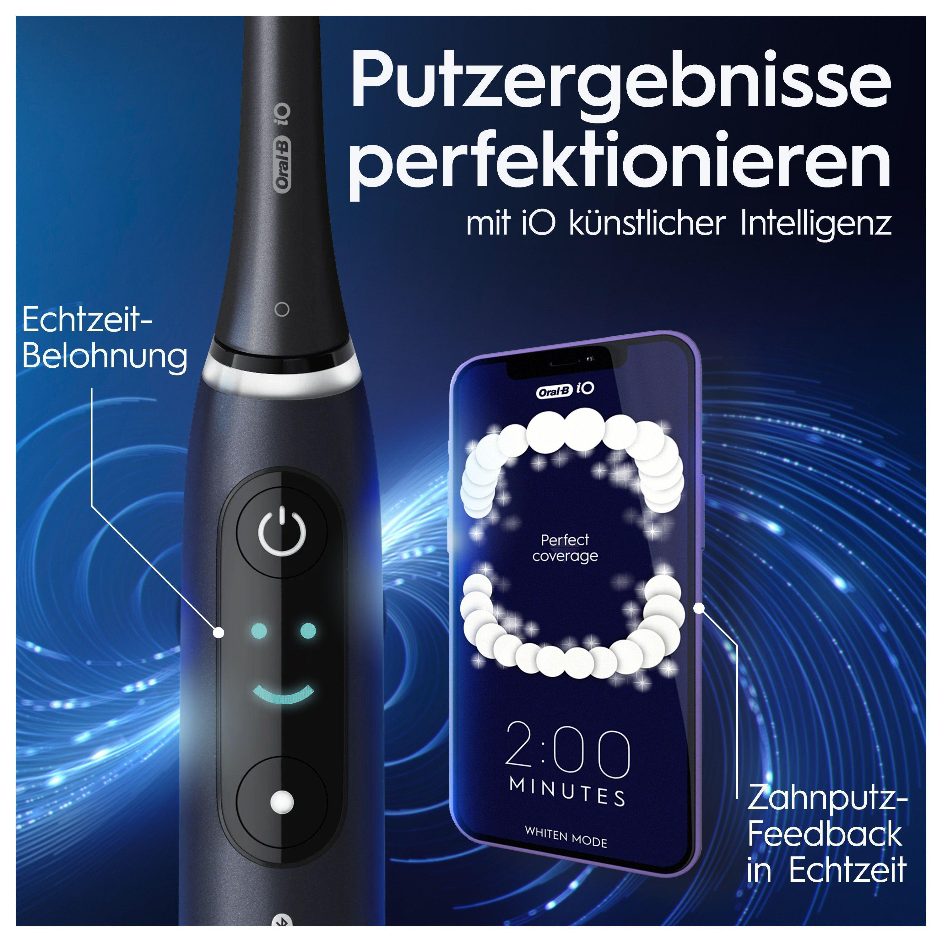 Eine elektrische Zahnbürste und ein Telefon, das die Putzreichweite und die Zeit zeigt.