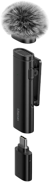 Fekete Ulanzi mikrofon szőrme szélfogóval, csipesszel és USB-C adapterrel.