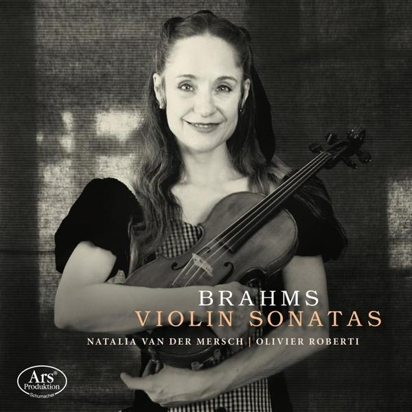 Albumcover. Eine Frau, die eine Geige hält. Titel: 'Brahms Violin Sonatas'.