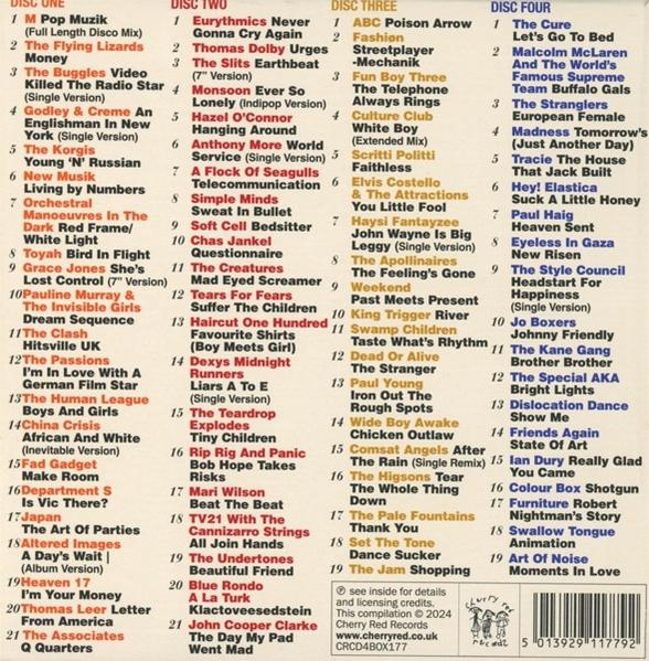 Albumcover mit Titelliste auf vier Discs und weißem Hintergrund. Enthält mehrere Songtitel.