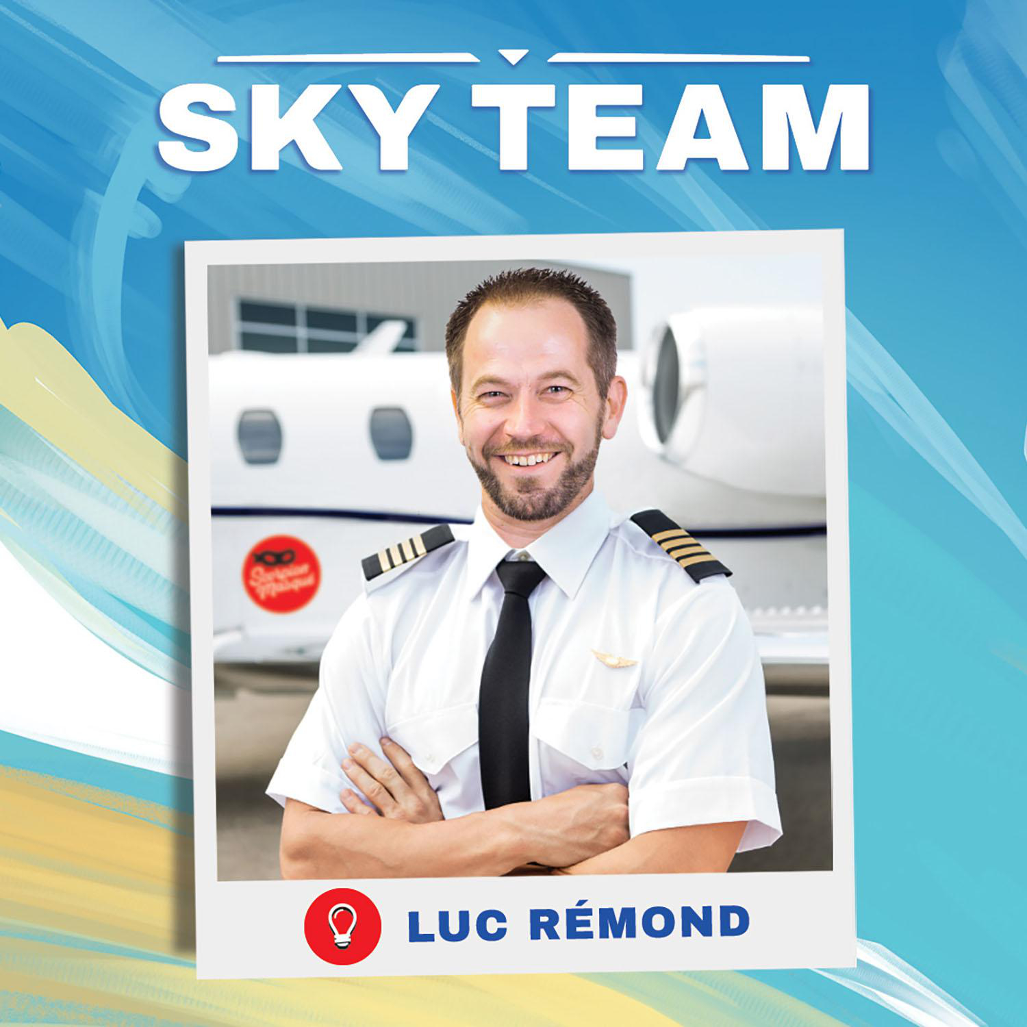 Ein Pilot mit verschränkten Armen in einer Sky Team Werbung. Ein Flugzeug im Hintergrund.