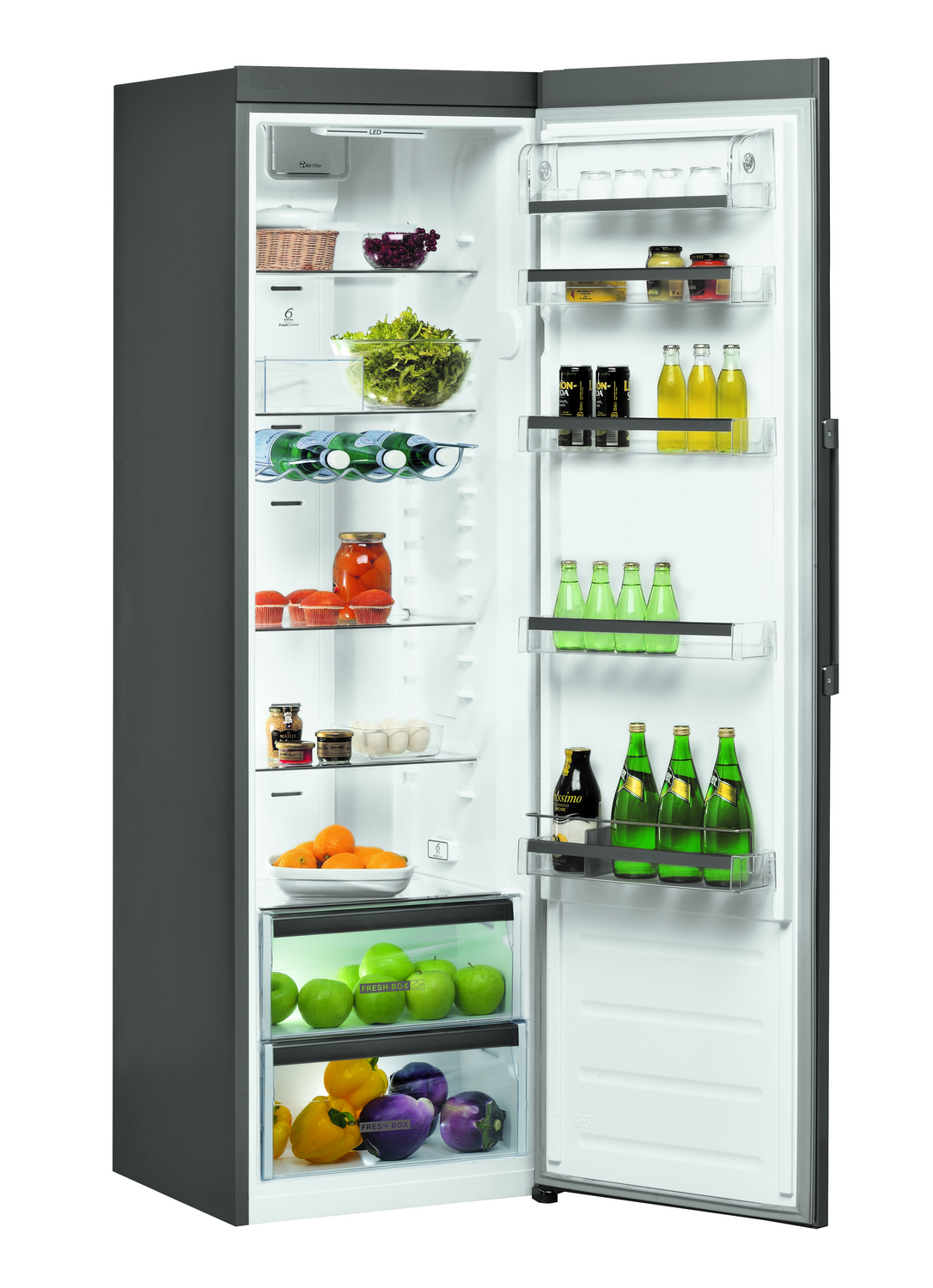 Refrigerador abierto lleno de comida: verduras, frutas, bebidas y frascos. Exterior gris, interior blanco.