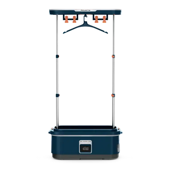 Un vaporizador de ropa azul y plateado con perchas y pantalla digital.