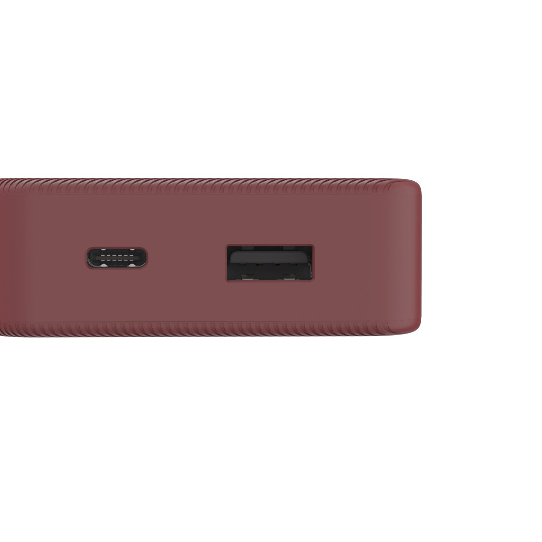 Eine weinrote Powerbank mit USB- und USB-C-Anschlüssen, vor weißem Hintergrund.