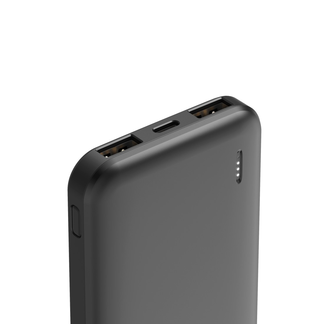 Schwarze Powerbank mit zwei USB-Anschlüssen und Ladeanzeige auf schwarzem Grund.