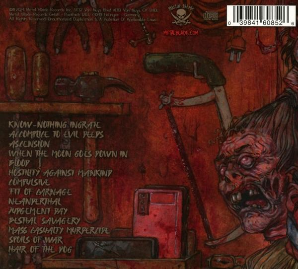 Rückseite einer CD mit Horror-Illustration und Text, auf rotem und braunem Hintergrund.