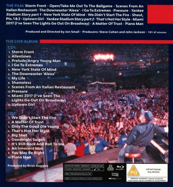 A Live Album CD borítója a tömeggel, és egy színpadon éneklő férfival.
