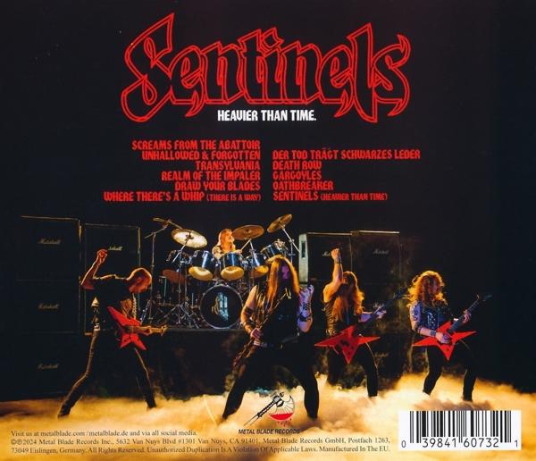 Albumcover der Metal-Band 'Sentinels', mit Bandmitgliedern auf der Bühne, die Instrumente spielen.