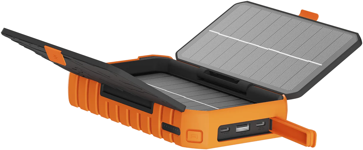 Offenes, tragbares orangefarbenes und schwarzes Ladegerät mit Solarpanel. USB-Anschlüsse sind sichtbar. Geöffnet und gefaltet.