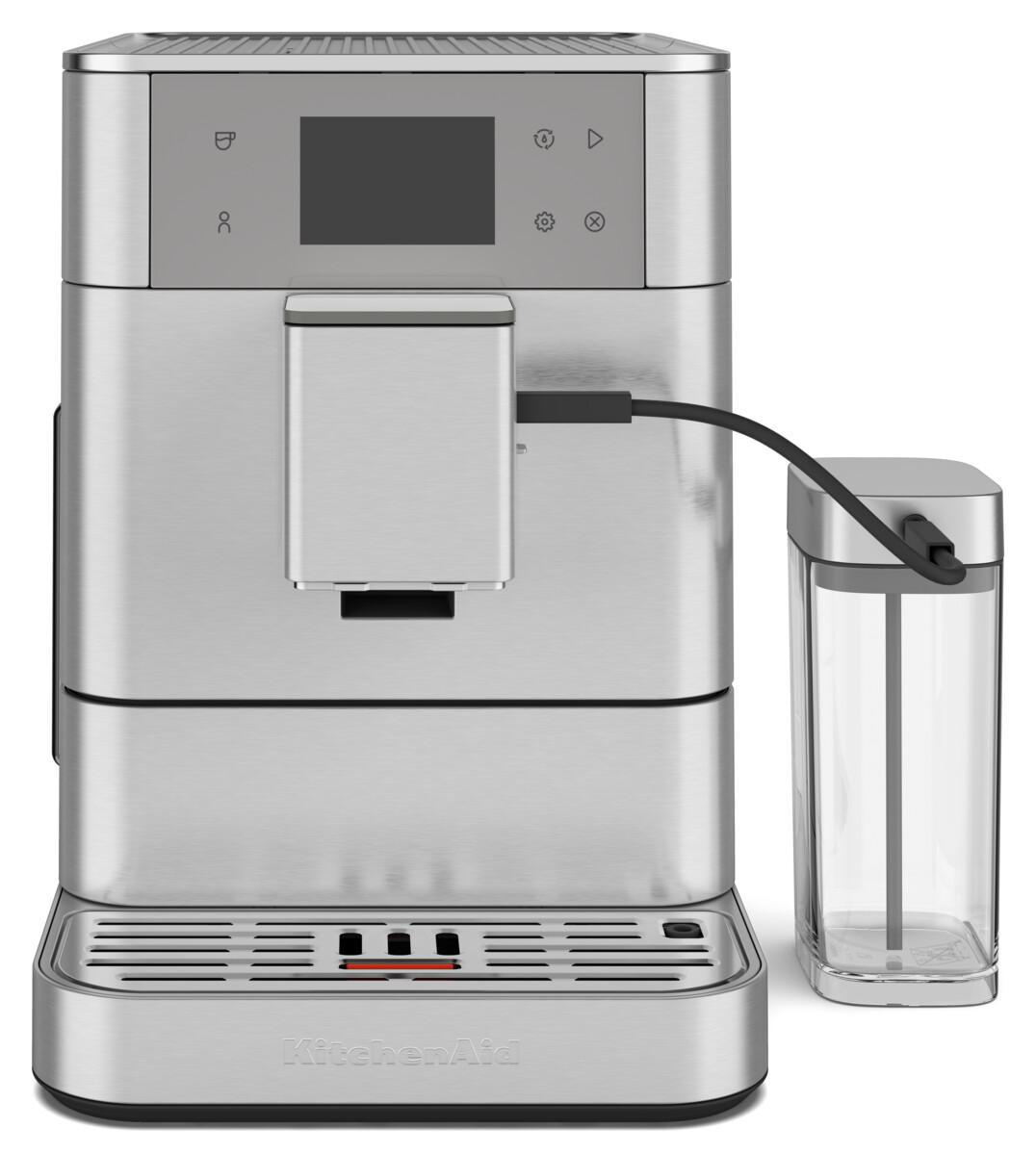 Eine silberne KitchenAid Kaffeemaschine mit Touchscreen und Wasserbehälter.