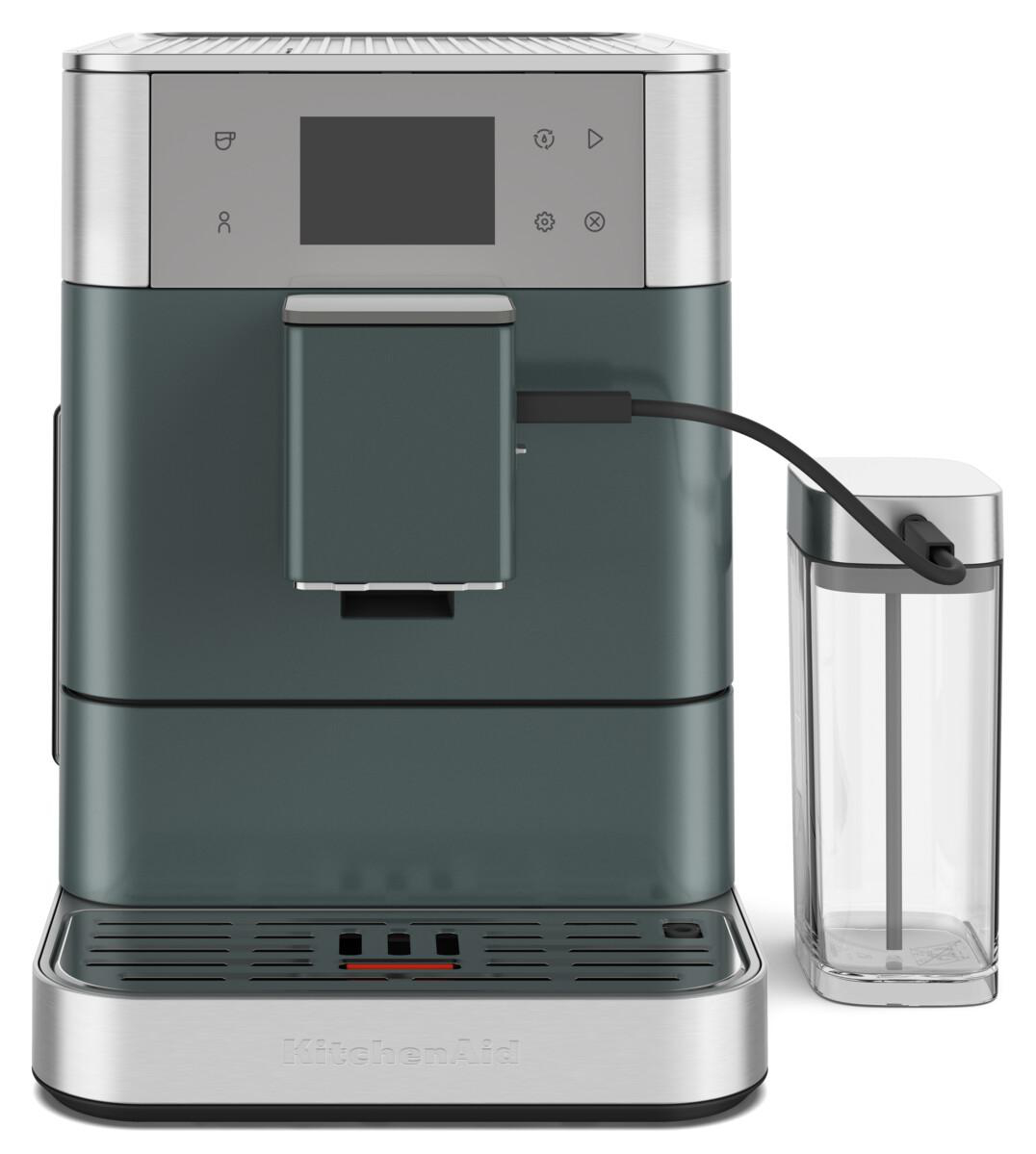 Eine dunkelgrüne und silberne KitchenAid Kaffeemaschine mit angeschlossenem Wassertank.