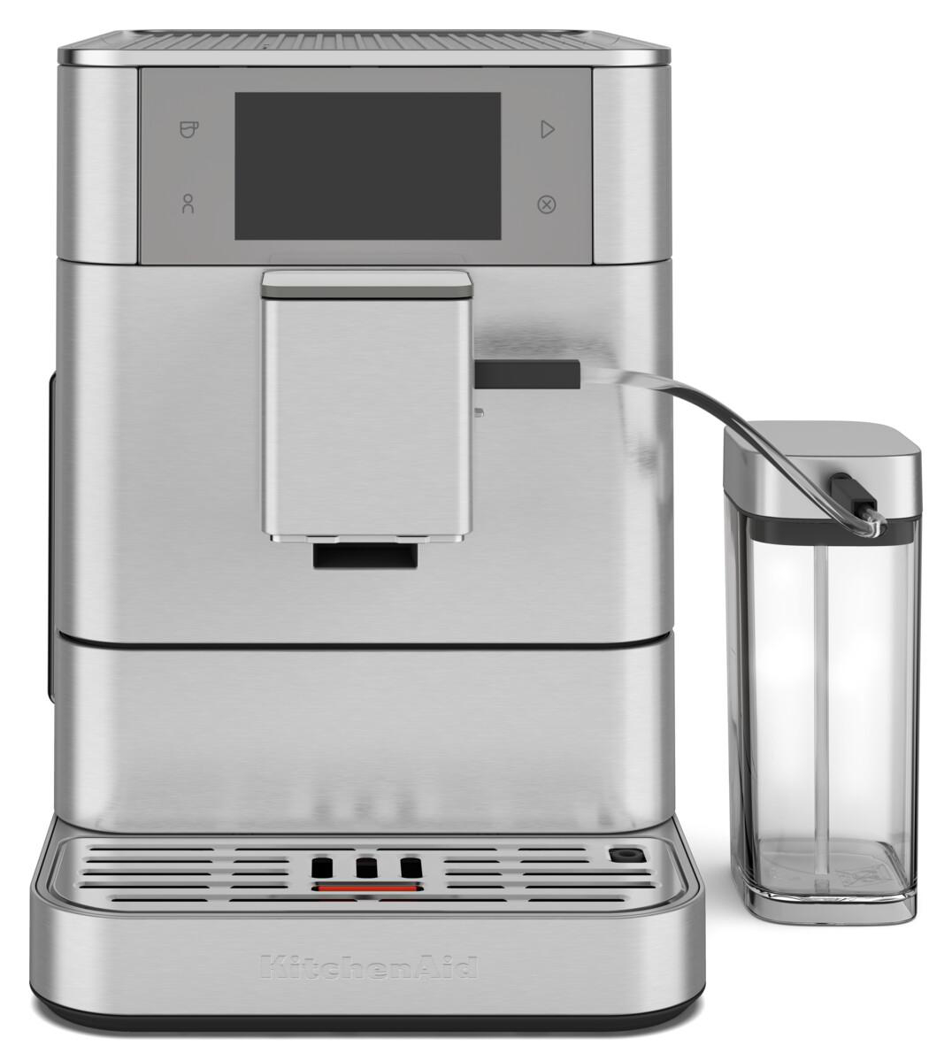 Silberne KitchenAid Espressomaschine. Milchbehälter an der Seite. Verfügt über einen Touchscreen und Knöpfe.