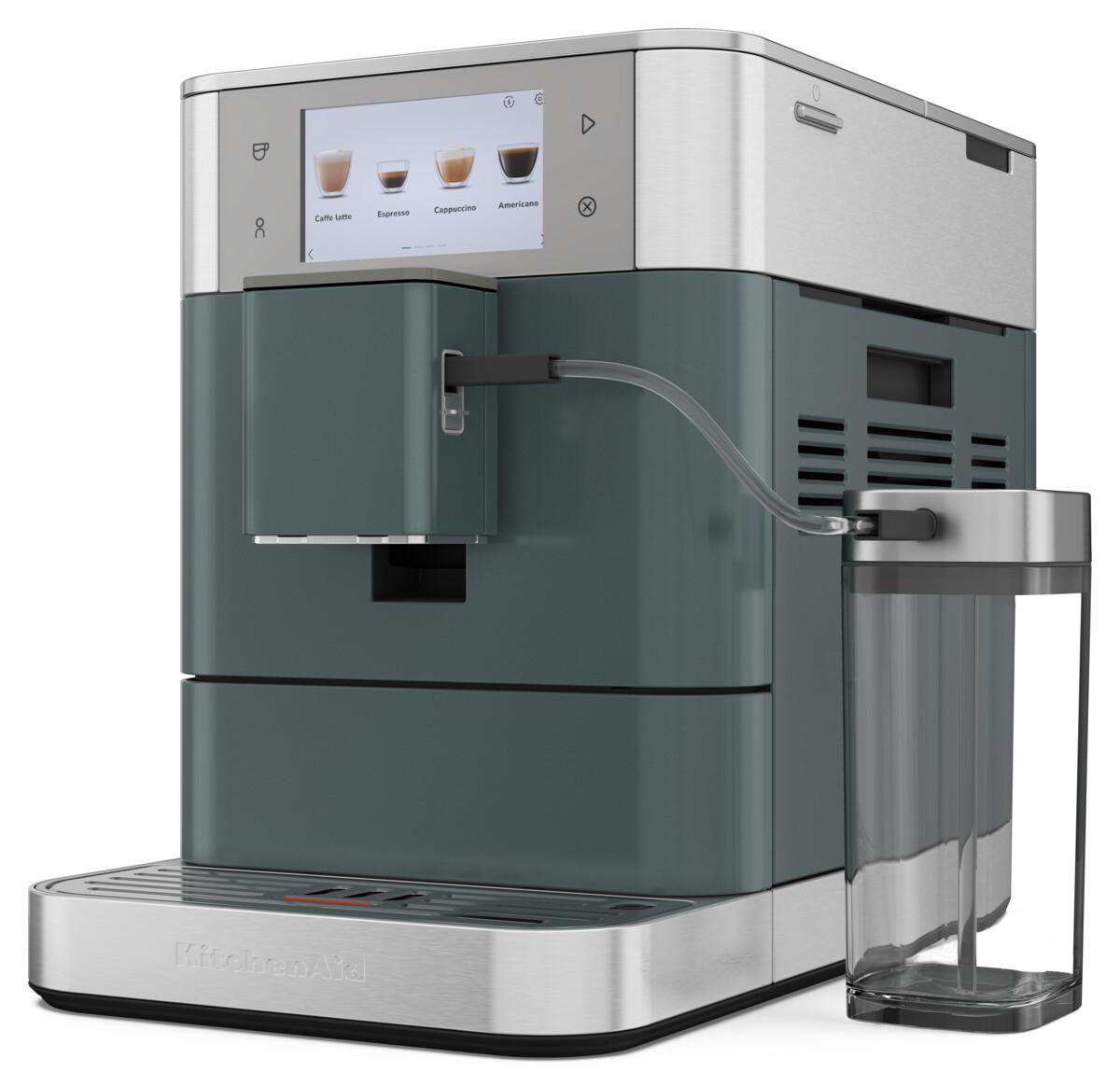 Eine KitchenAid Espressomaschine mit Touchscreen, Wasserbehälter und verschiedenen Kaffeeoptionen.