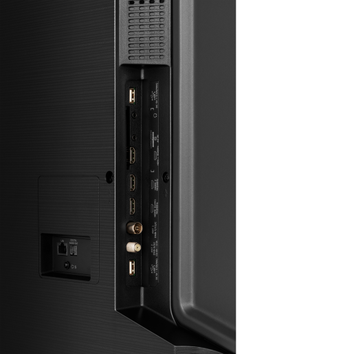 Egy fekete TV hátulja. A portok között HDMI, USB és mások is vannak. A hátulja egyszerű és tiszta.