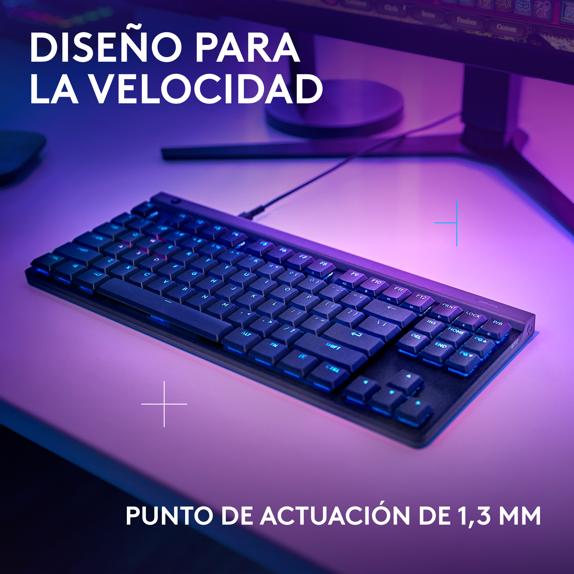 Teclado negro con luces azules en un escritorio con texto 'DISEÑO PARA LA VELOCIDAD'.