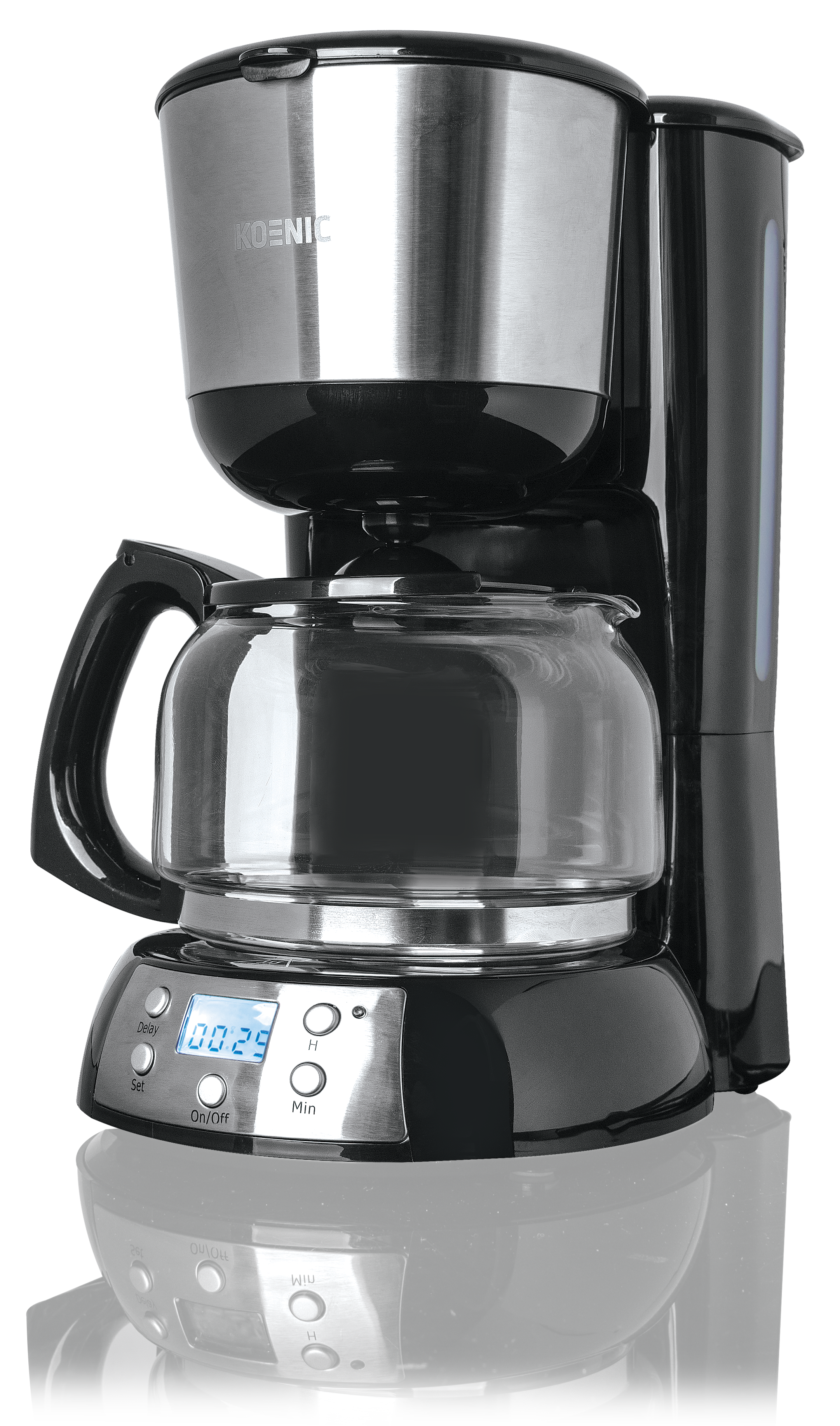 Eine Kaffeemaschine von Koenic. Sie ist schwarz und silber und hat eine Digitaluhr.