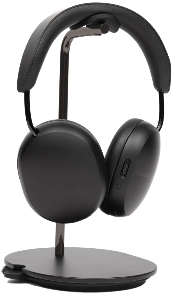 Casque noir avec logo Sonos sur un support noir.