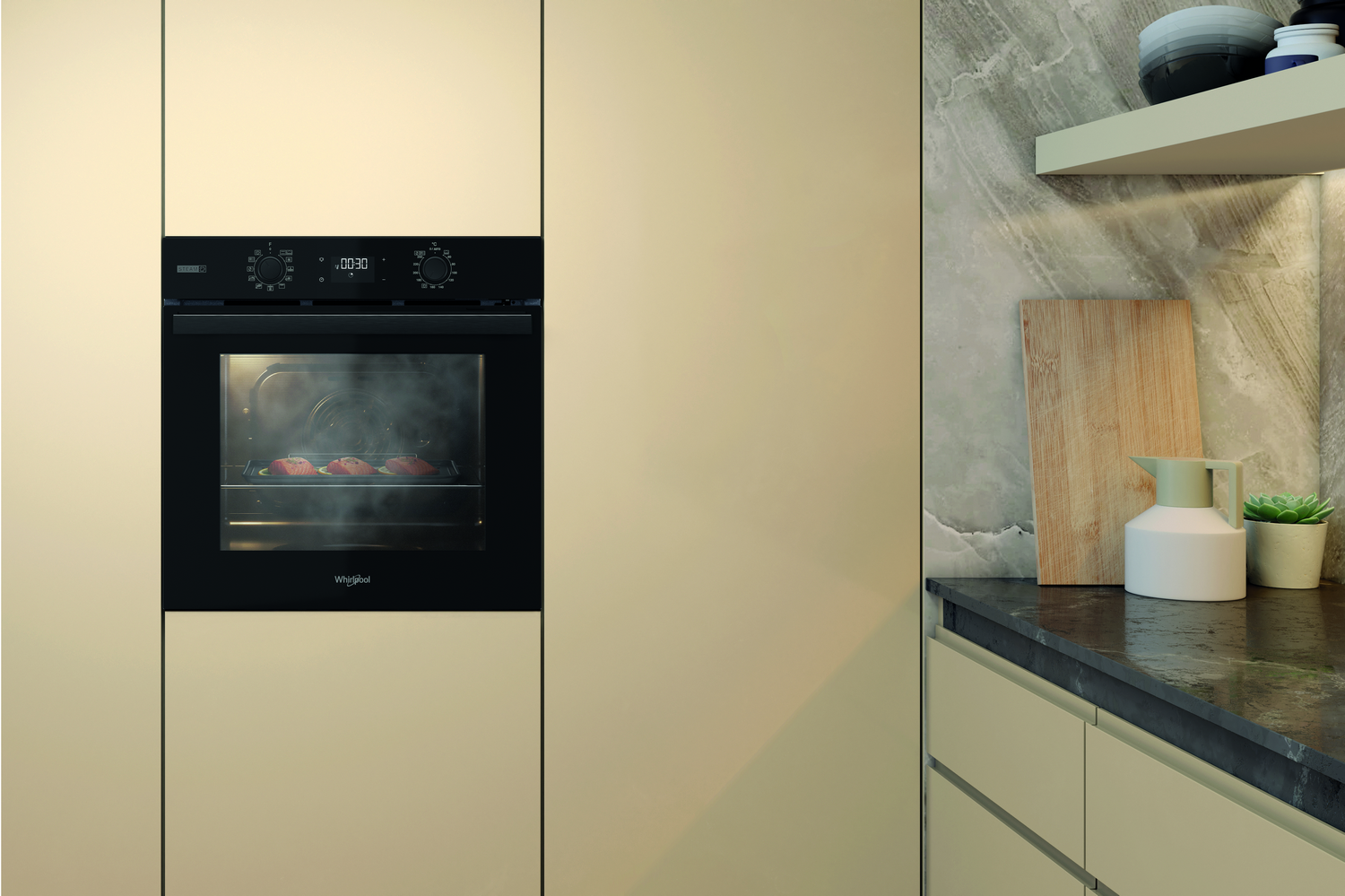 Horno empotrado con pantalla, emitiendo vapor con comida dentro. Encimera y armarios de cocina.