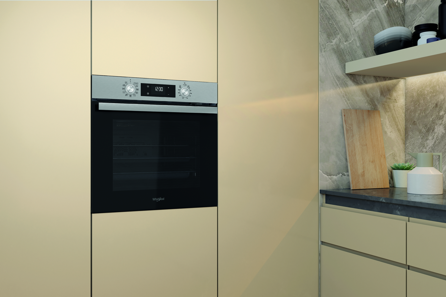 Un horno con reloj digital y logotipo de Whirlpool.
