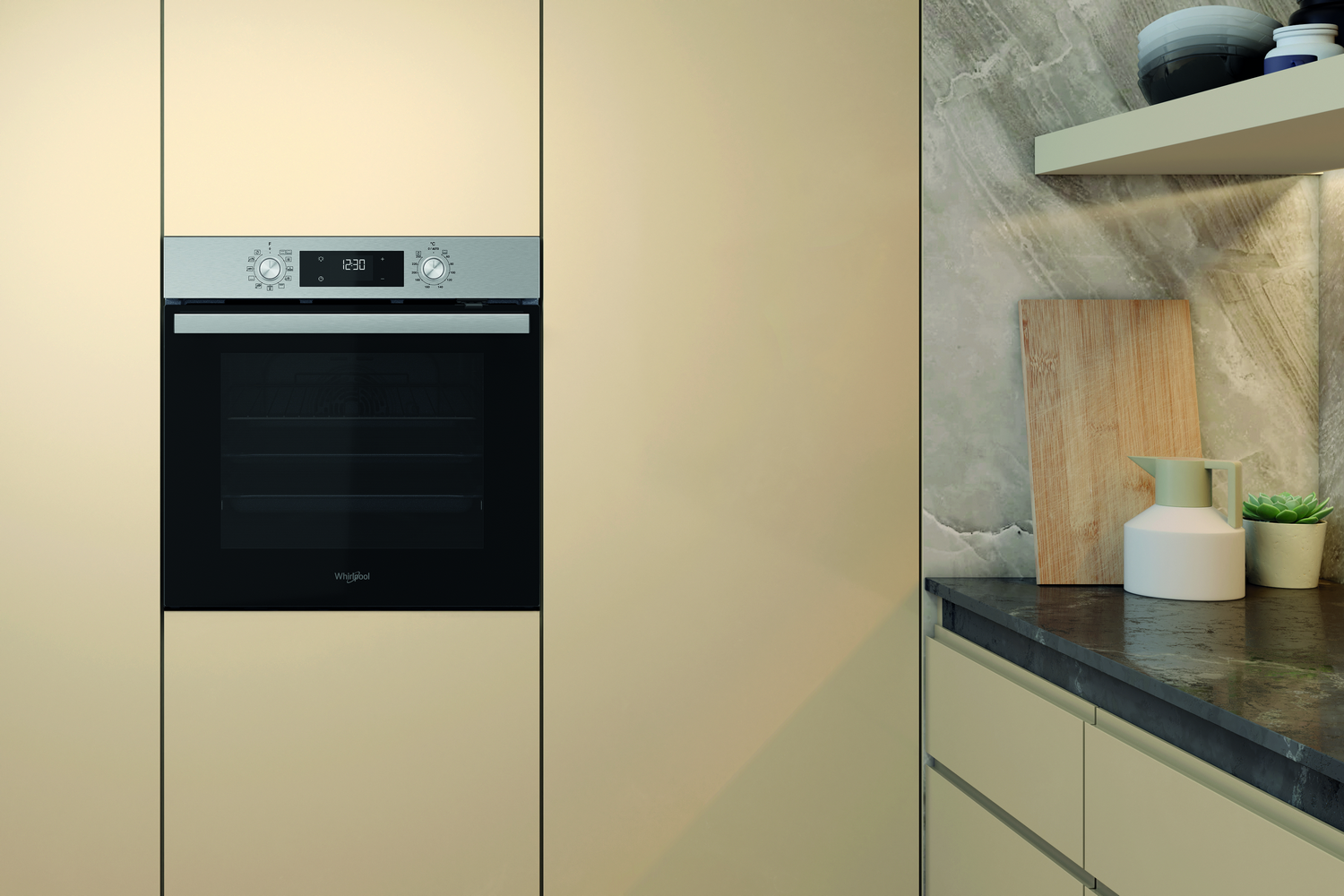 Cocina con armarios beige y horno Whirlpool empotrado. Encimera de mármol y tabla de cortar.