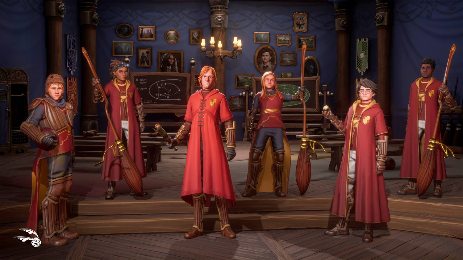 Estudiantes con túnicas rojas y escobas posan en un aula de Hogwarts, con piso de madera y retratos en las paredes.