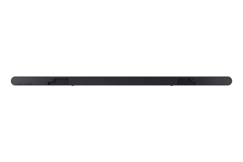 Schwarze Soundbar auf weißem Hintergrund. Die Form ist lang und schmal.