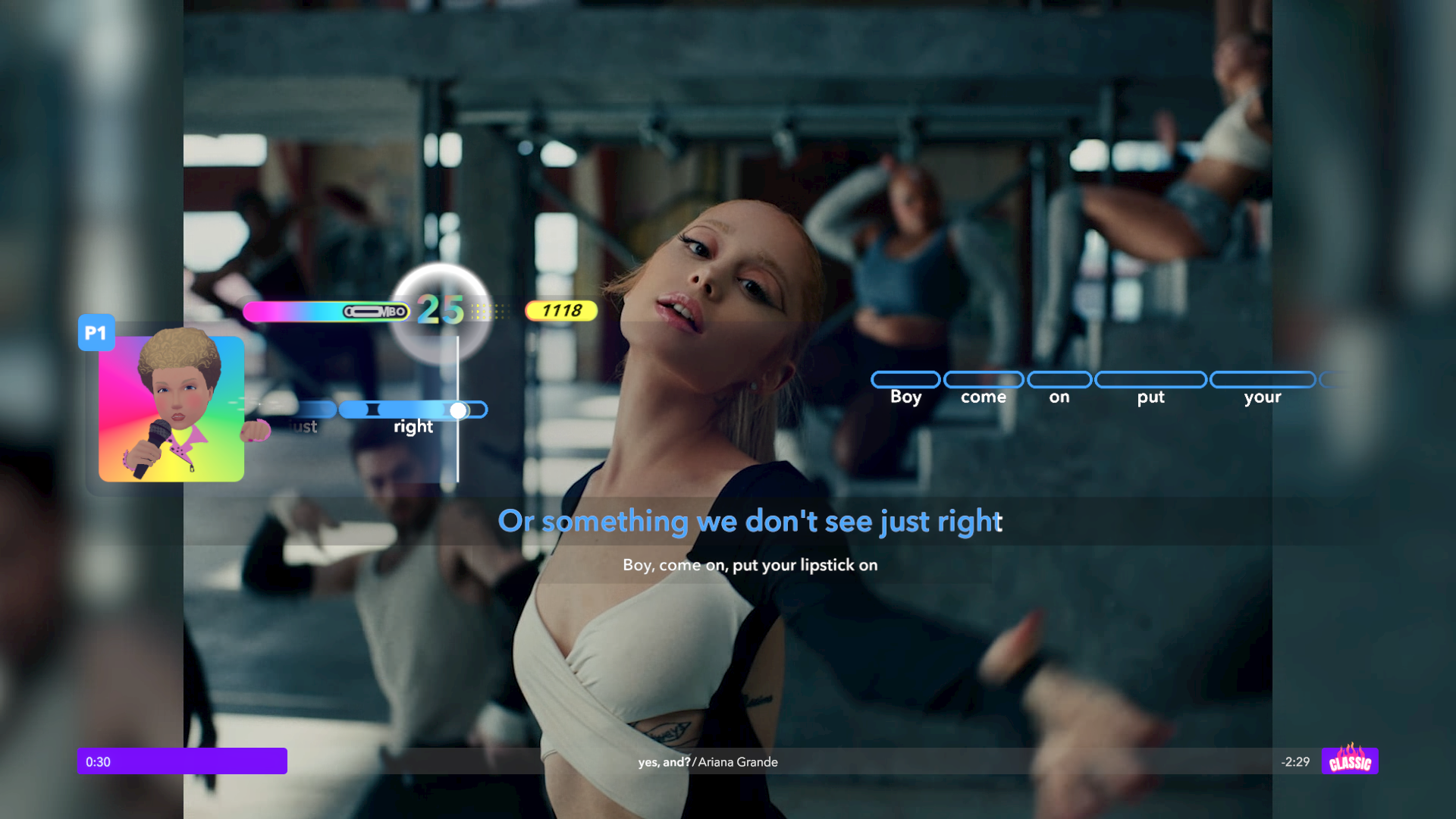 Ekran gry wideo z kobietą śpiewającą karaoke, tekstami na ekranie i interfejsem gry.