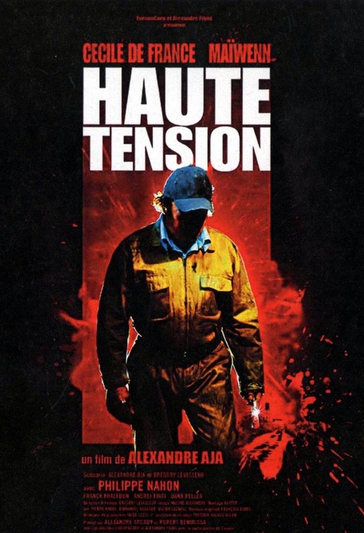 Affiche du film Haute Tension. Un homme en vêtements de travail, une casquette bleue et un fond rouge.