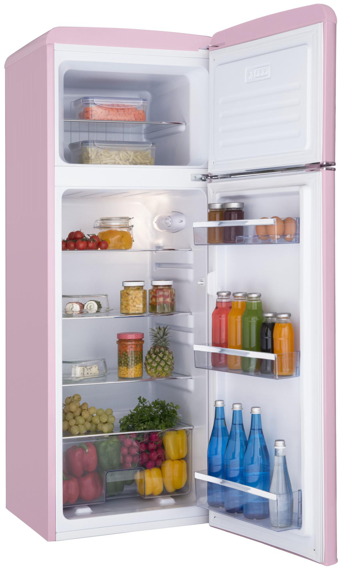 Ein rosa Retro-Kühlschrank mit offener Tür, gefüllt mit Lebensmitteln und Getränken.