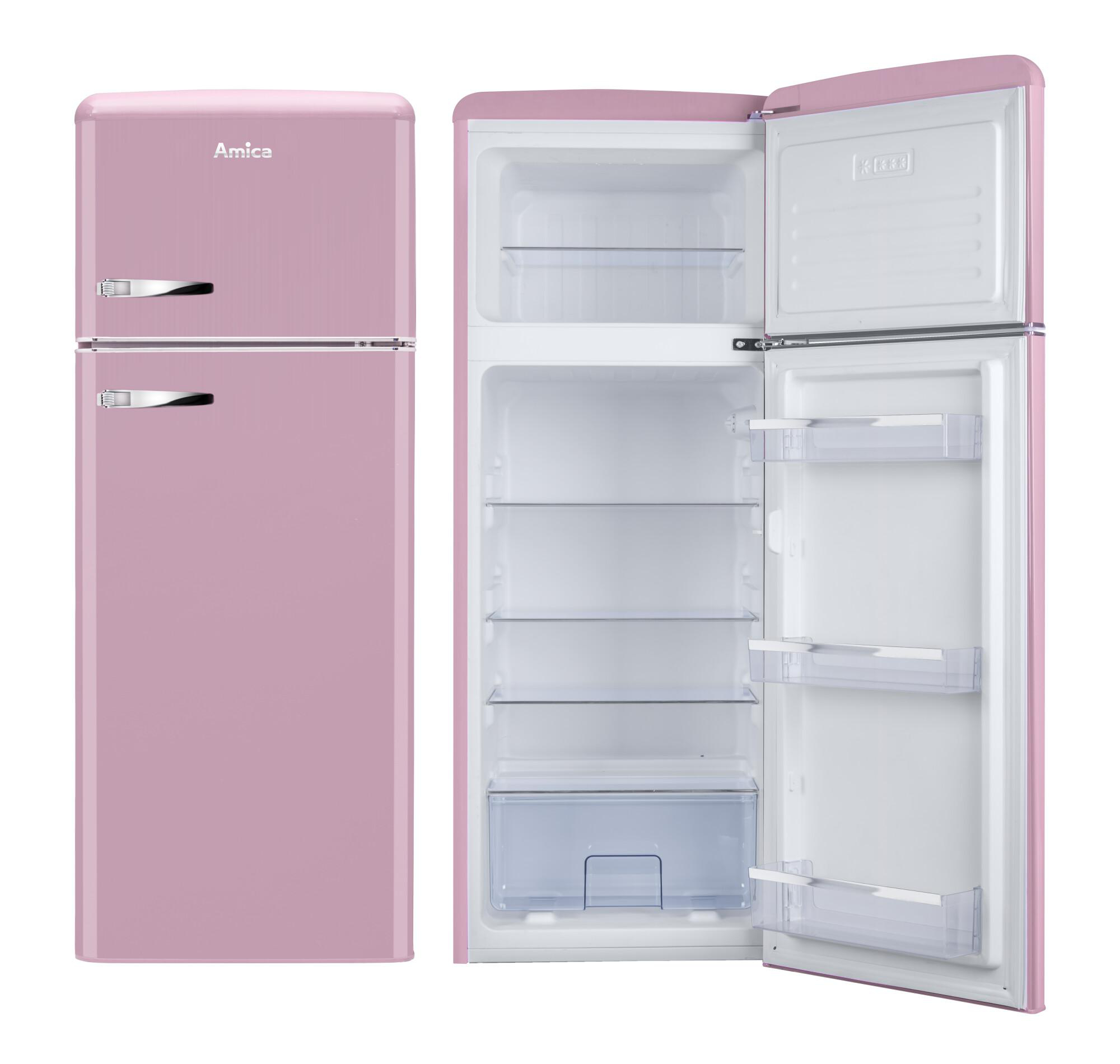 Ein rosafarbener Kühlschrank im Retro-Stil, geöffnet, um die Regale zu zeigen.