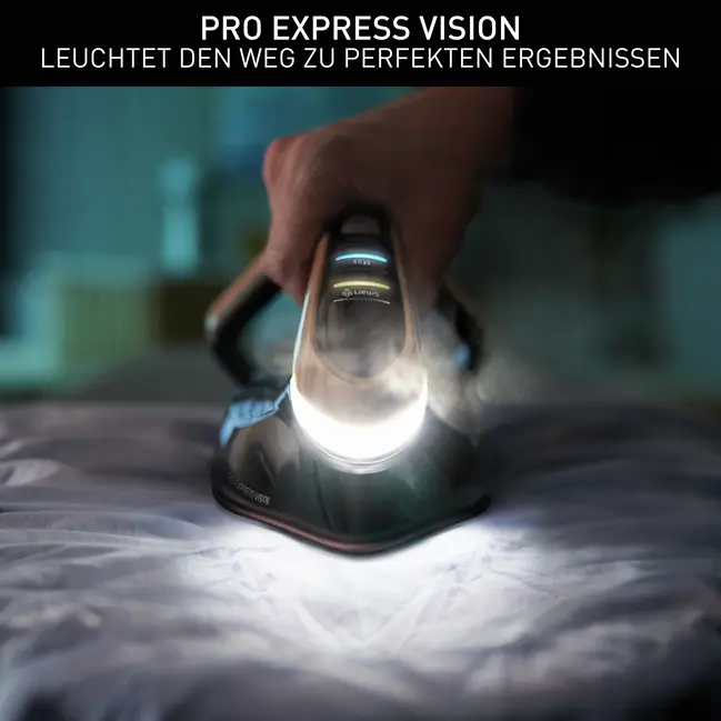Un ferro da stiro che brilla intensamente, tenuto da una mano. Il testo 'Pro Express Vision' è visibile.