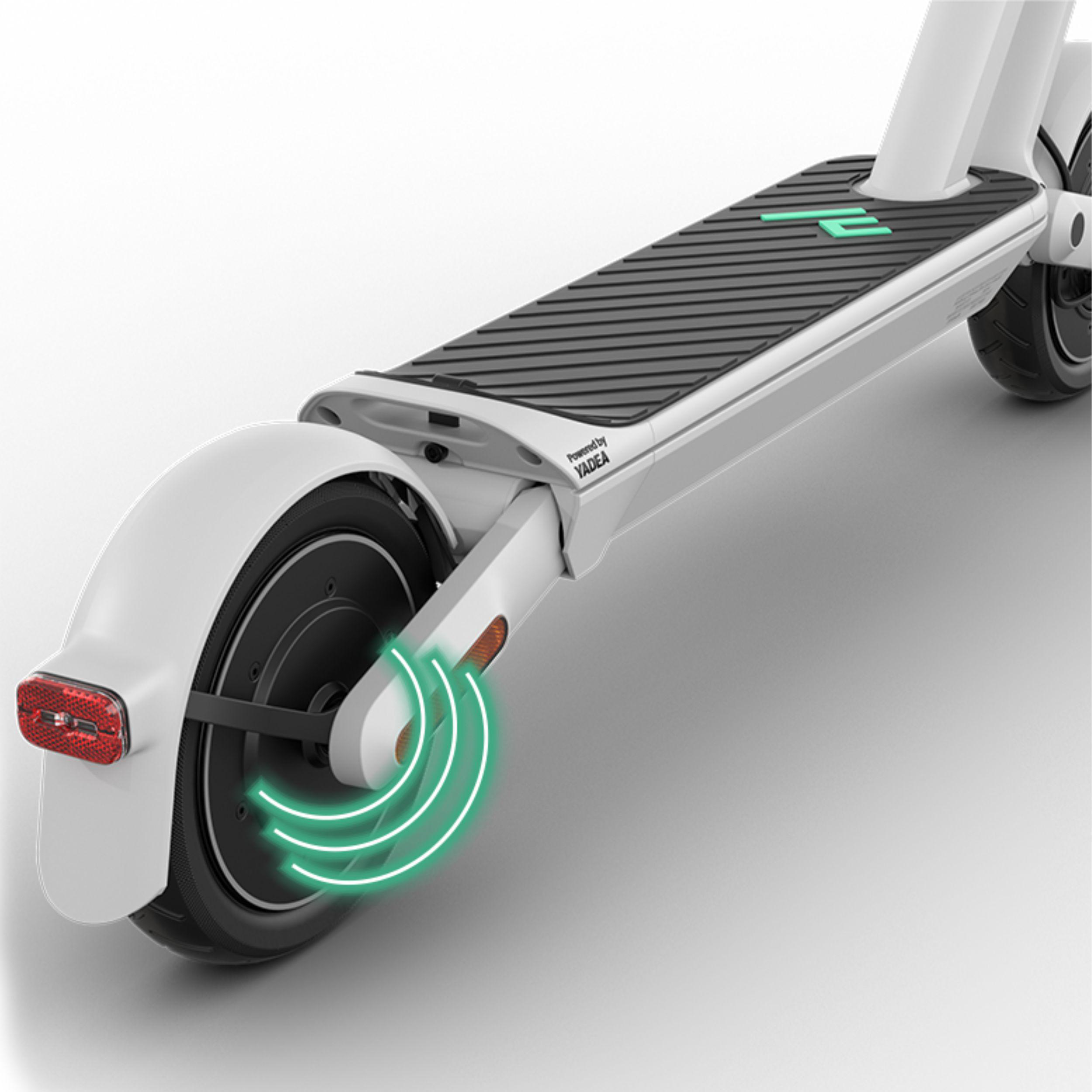 Weiß-schwarzer Elektroroller. Das Rad ist unten links, mit grünen Linien.