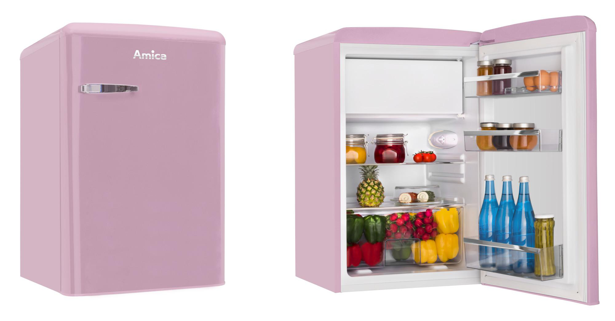 Rosa Retro-Kühlschrank, geschlossen und geöffnet. Innen: Lebensmittel, Regale und Ananas.