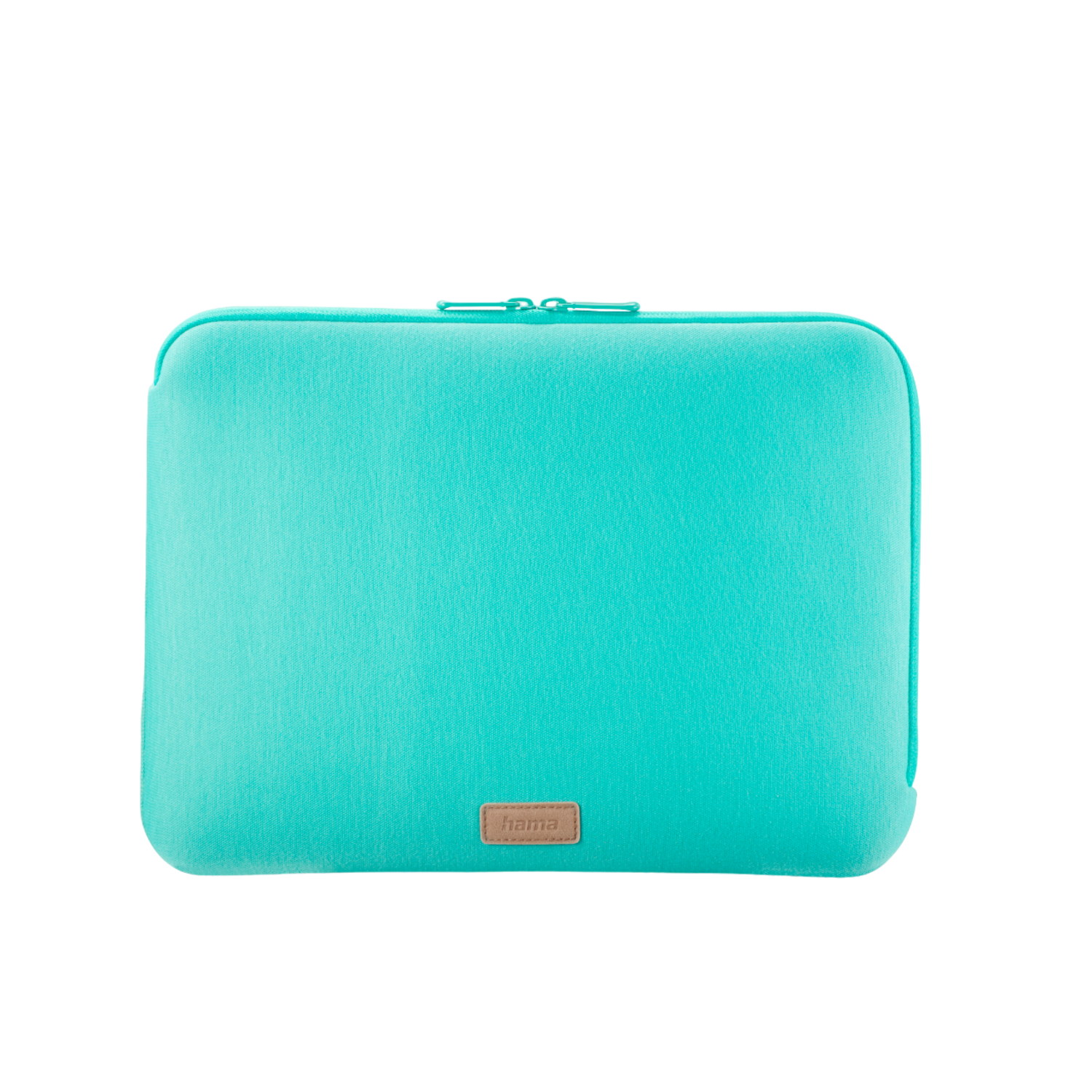 Turquoise laptoptas. Heeft een bruin leren label met het woord 'hama'. Zwarte achtergrond.