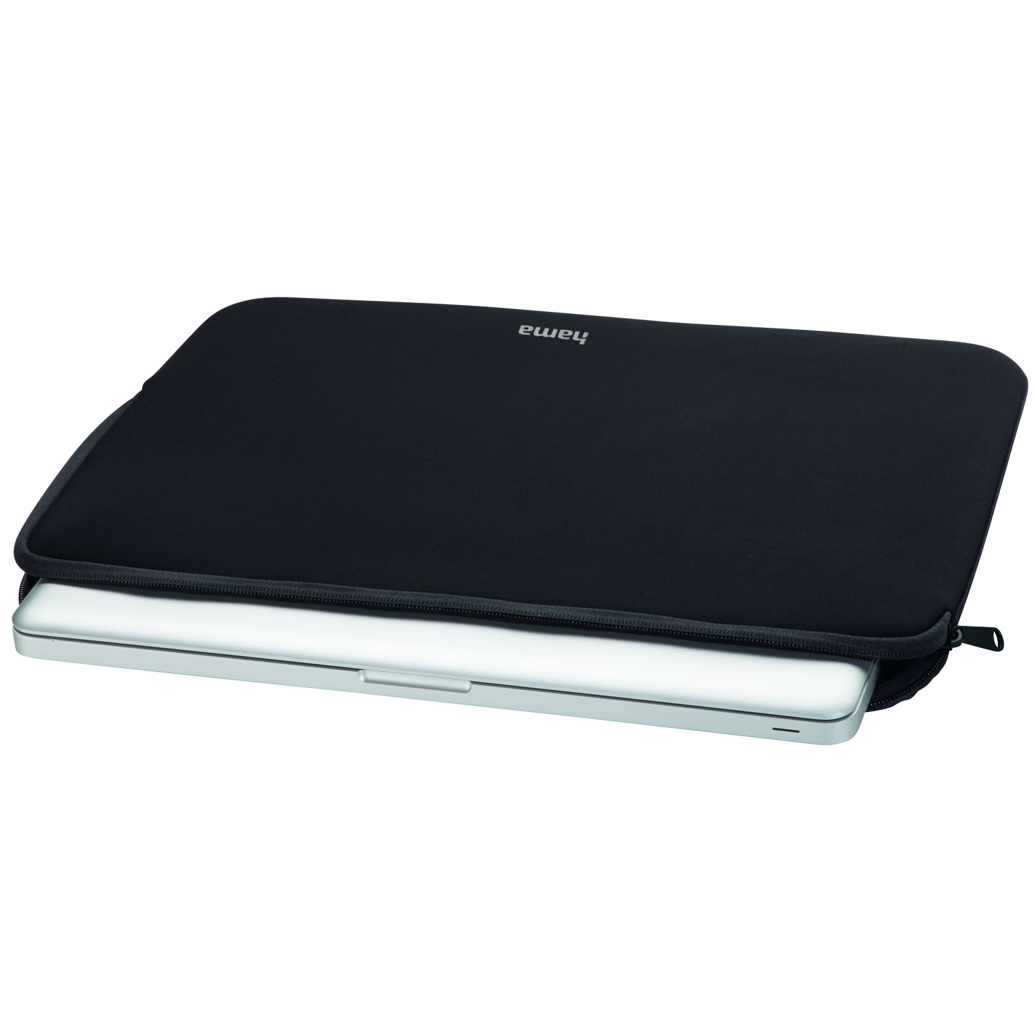 Zwarte laptoptas met open rits, zilveren laptop binnenin.