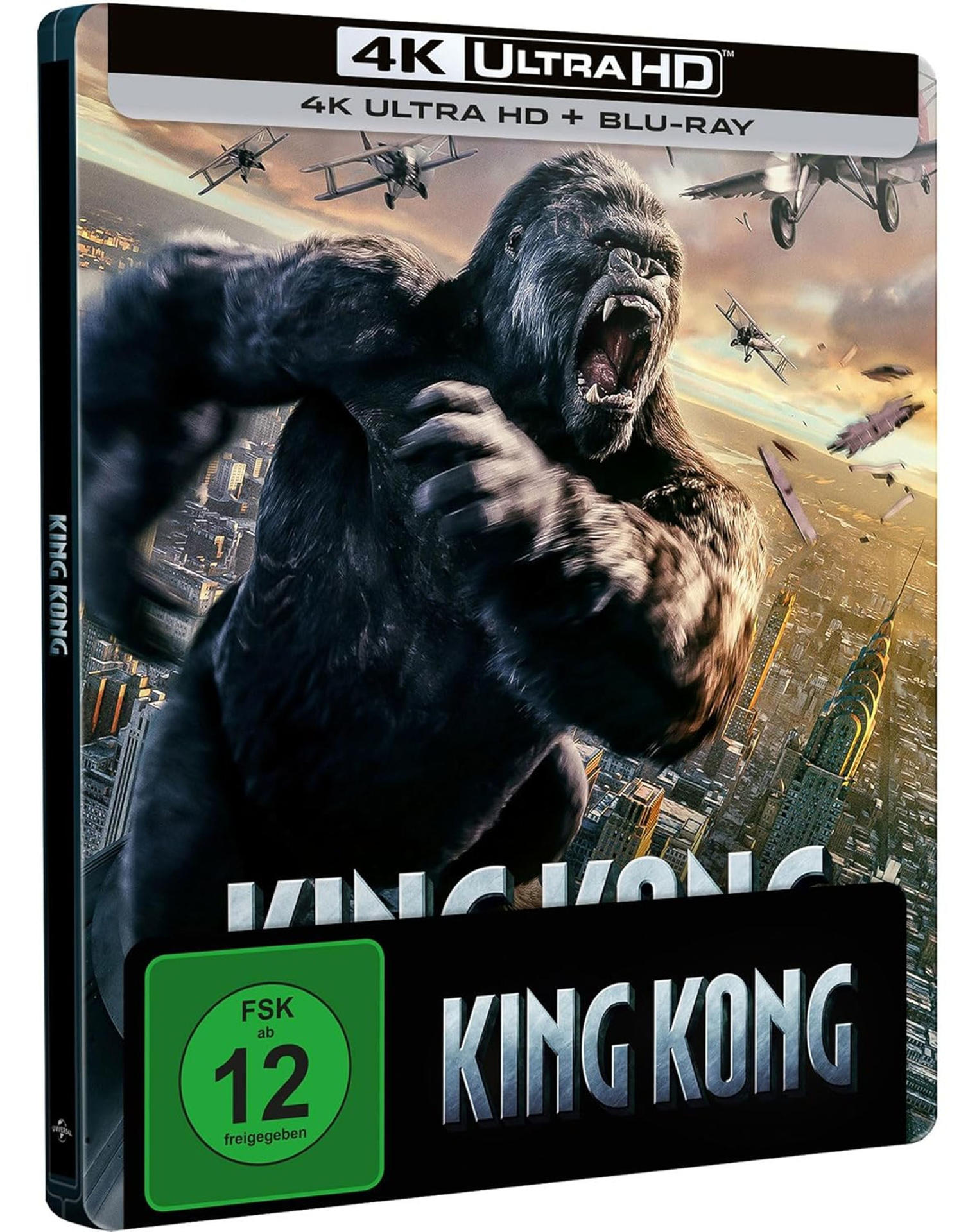 King Kong Filmcover. Ein riesiger Affe brüllt. Die Stadt ist im Hintergrund. Text: King Kong.