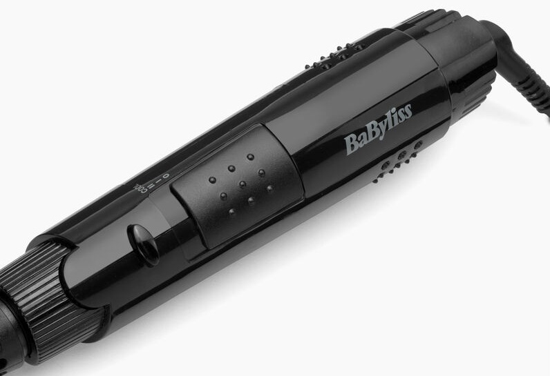 Zbliżenie czarnego narzędzia do stylizacji włosów, marki Babyliss, z przyciskami i przewodem.