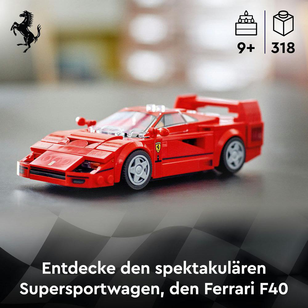 Rotes Lego Ferrari F40 Modellauto. Schwarz-weiß karierter Hintergrund mit Text.