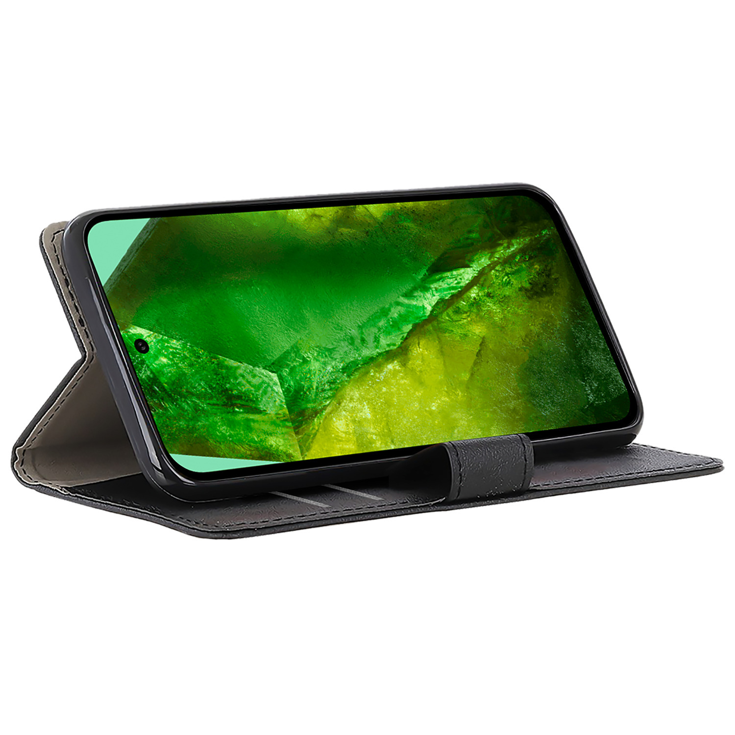 Un téléphone dans un étui folio, soutenu. Écran vert, sur fond blanc.