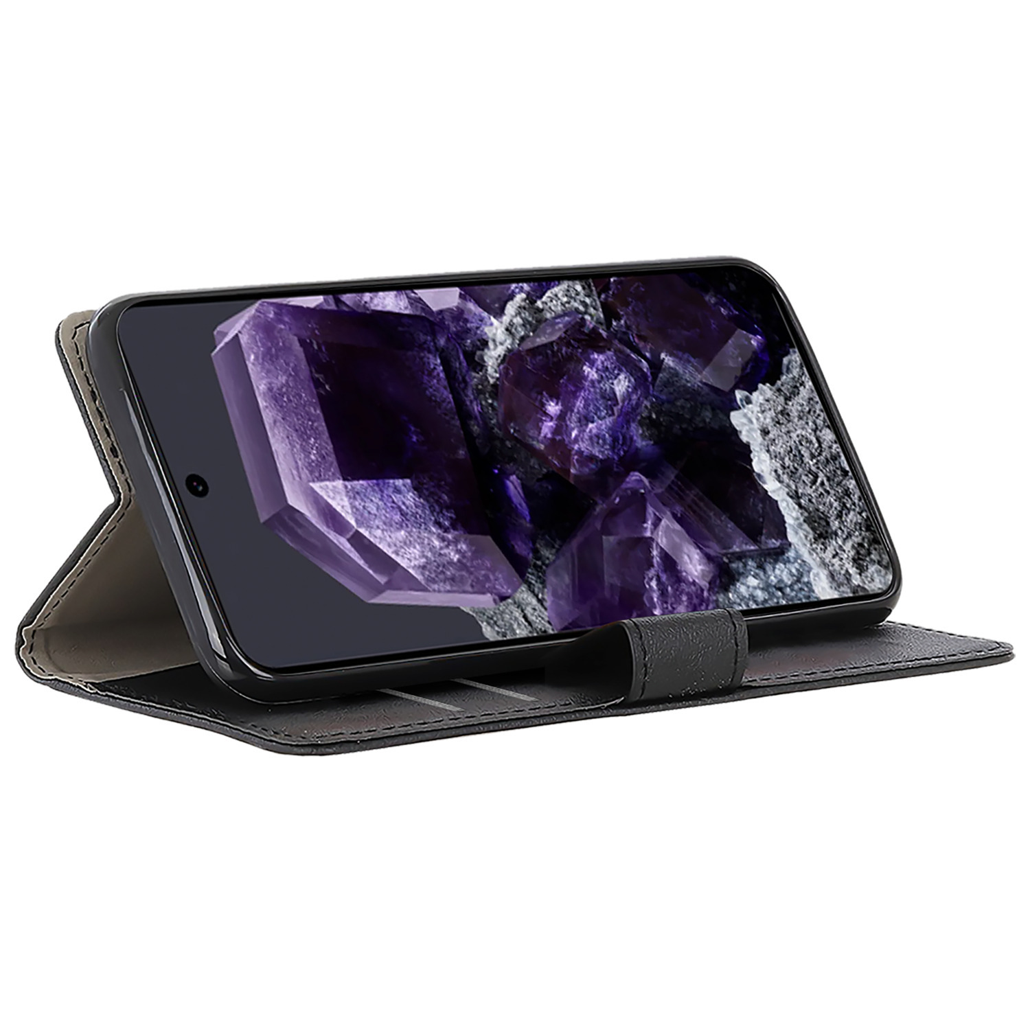 Een zwarte telefoon in een folio-hoesje, met een scherm waarop een paarse kristalafbeelding staat.
