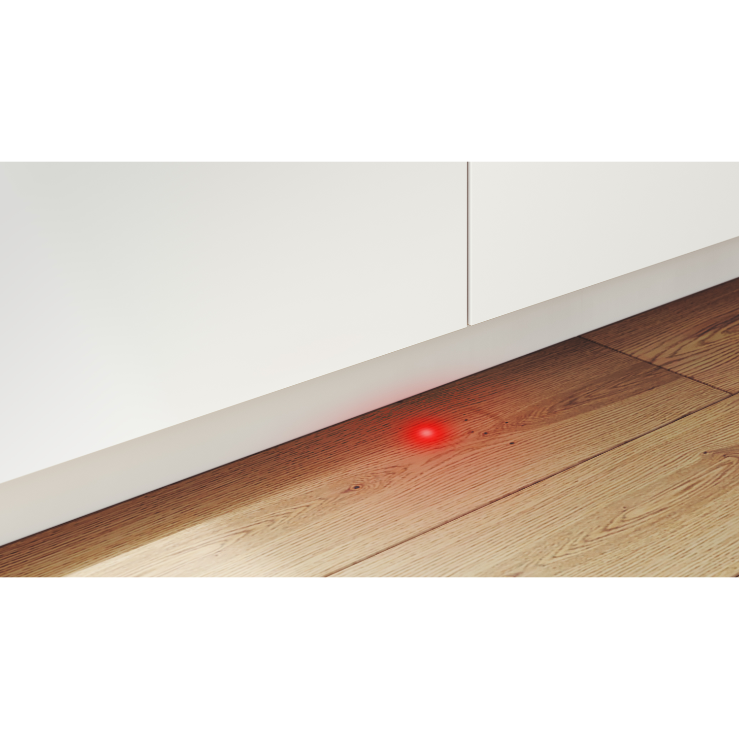 Close-up van een houten vloer met een rood licht. Een witte muur is zichtbaar bovenaan.