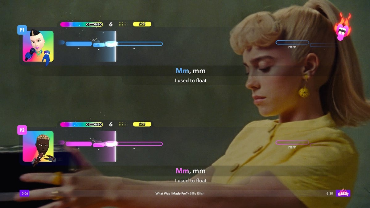 Een vrouw die een lied zingt met een karaoke-interface.