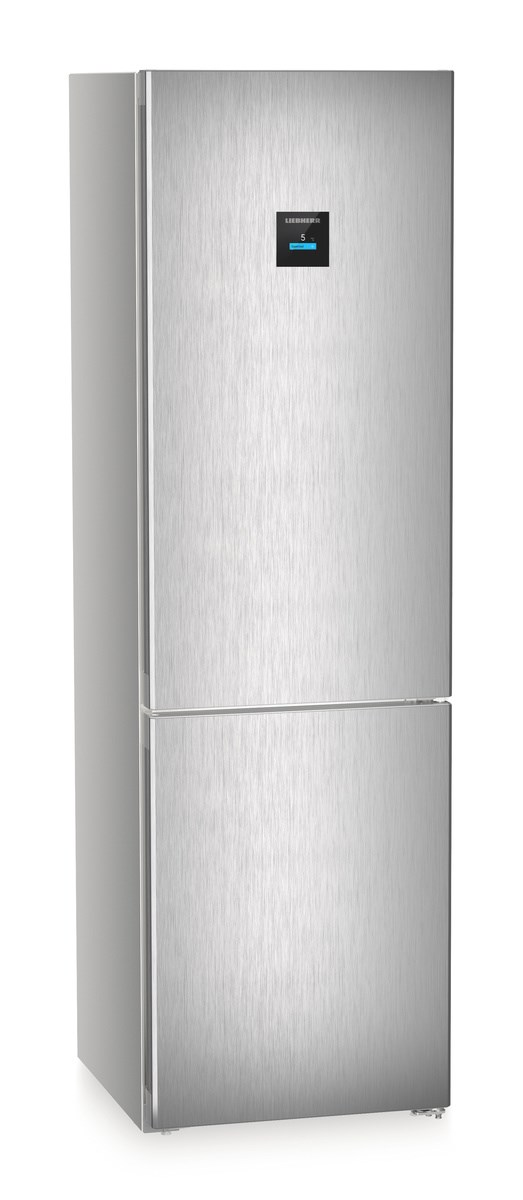 Ein großer Kühlschrank aus Edelstahl mit zwei Türen, auf weißem Hintergrund.