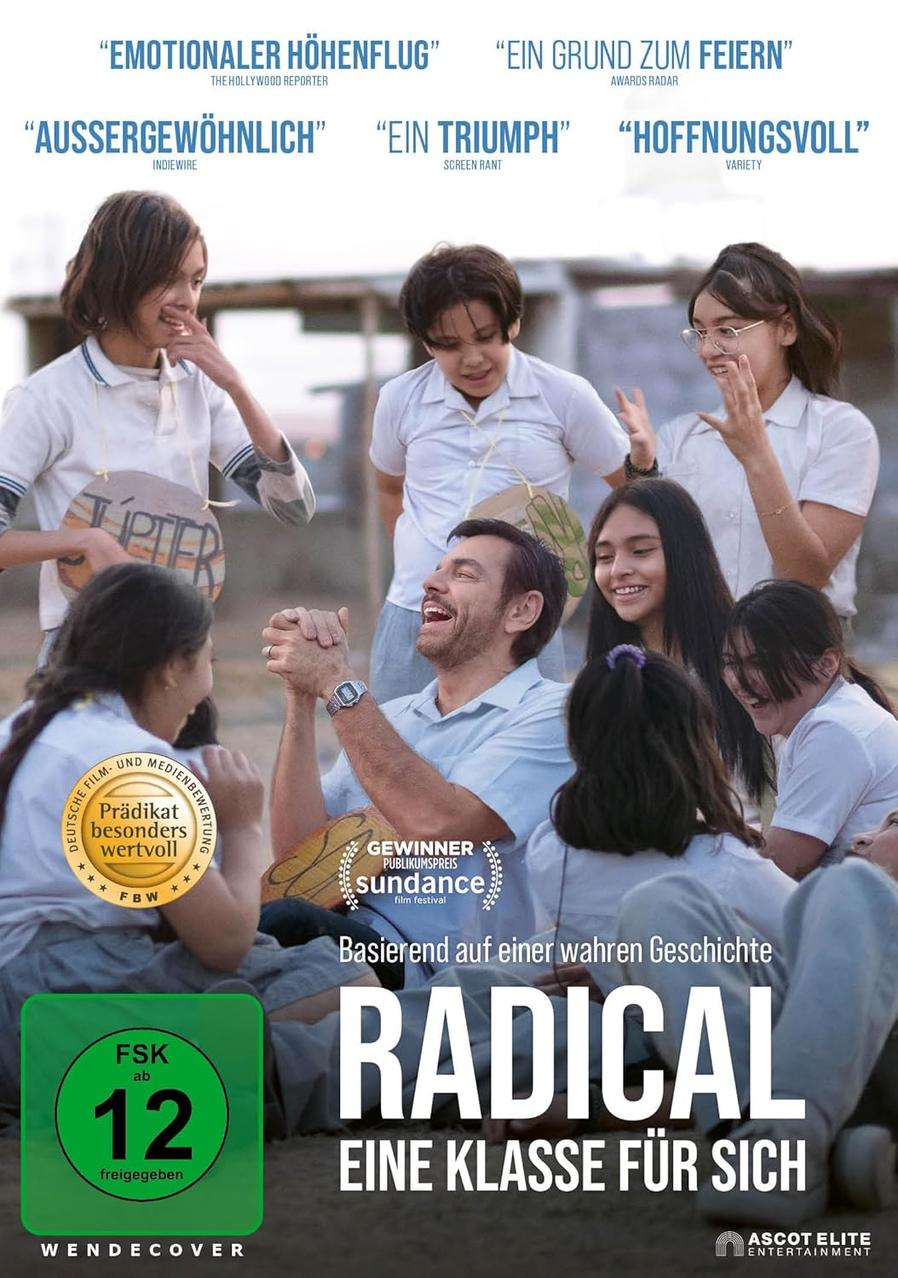 Filmplakat mit Schülern und Lehrer, die lachen. Titel: RADICAL.