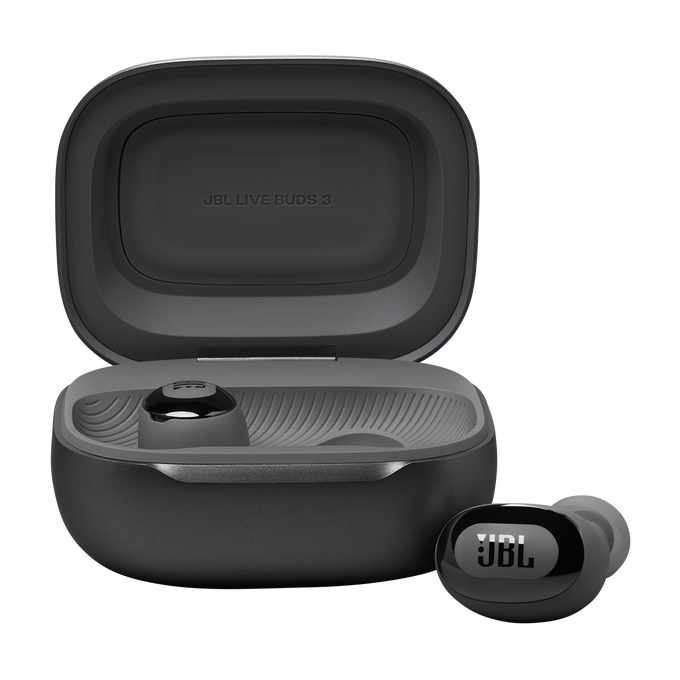 Funda negra JBL Live Buds 3, abierta. Un auricular dentro de la funda, otro al lado.
