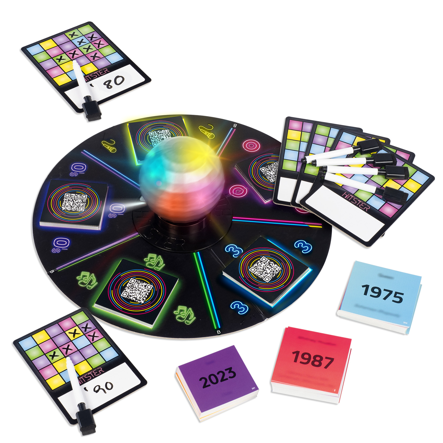 Un jeu de société avec une balle qui tourne, des cartes et des dés. Différentes couleurs et chiffres sont visibles.