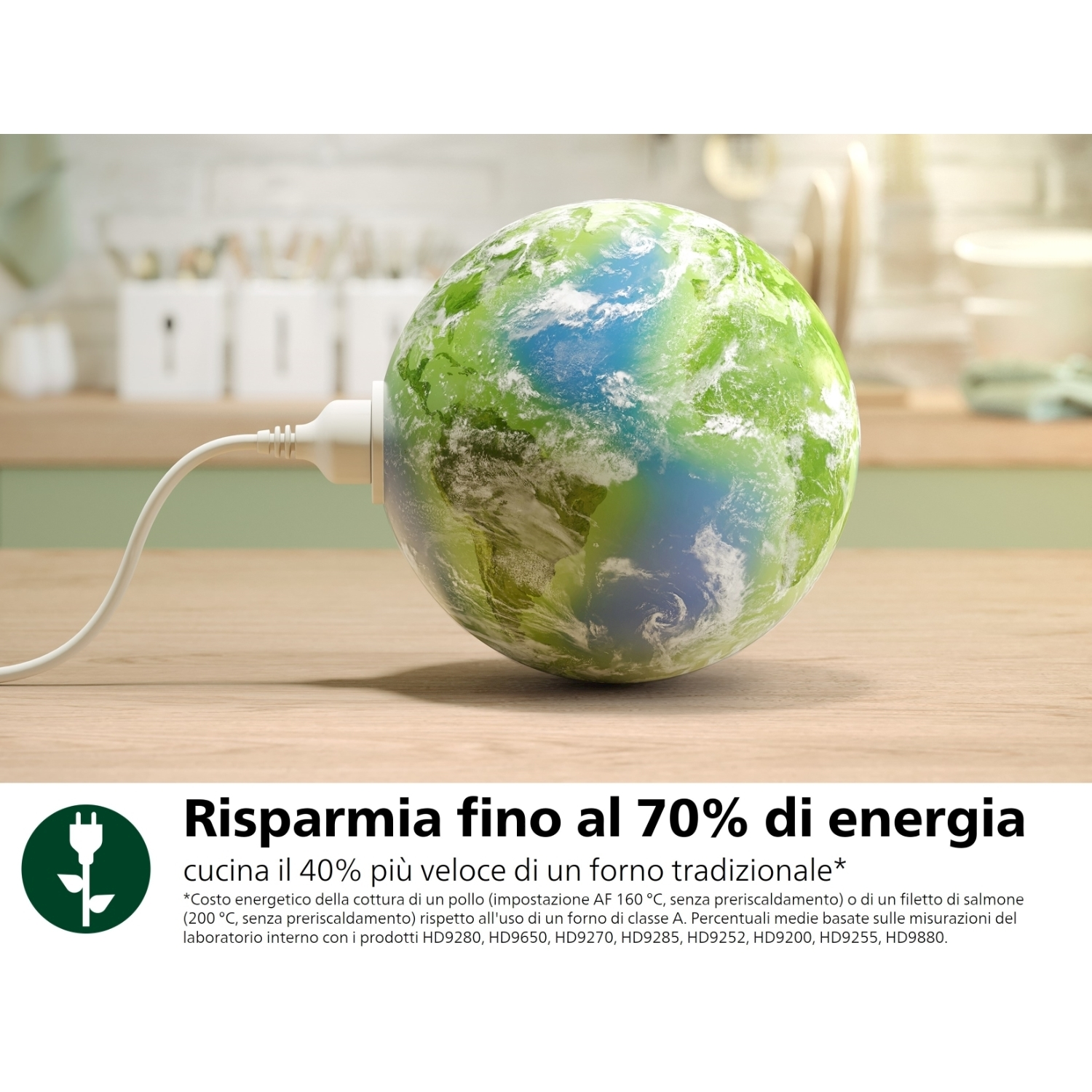 Un globo con una spina, su un tavolo di legno. Il testo dice risparmio energetico.