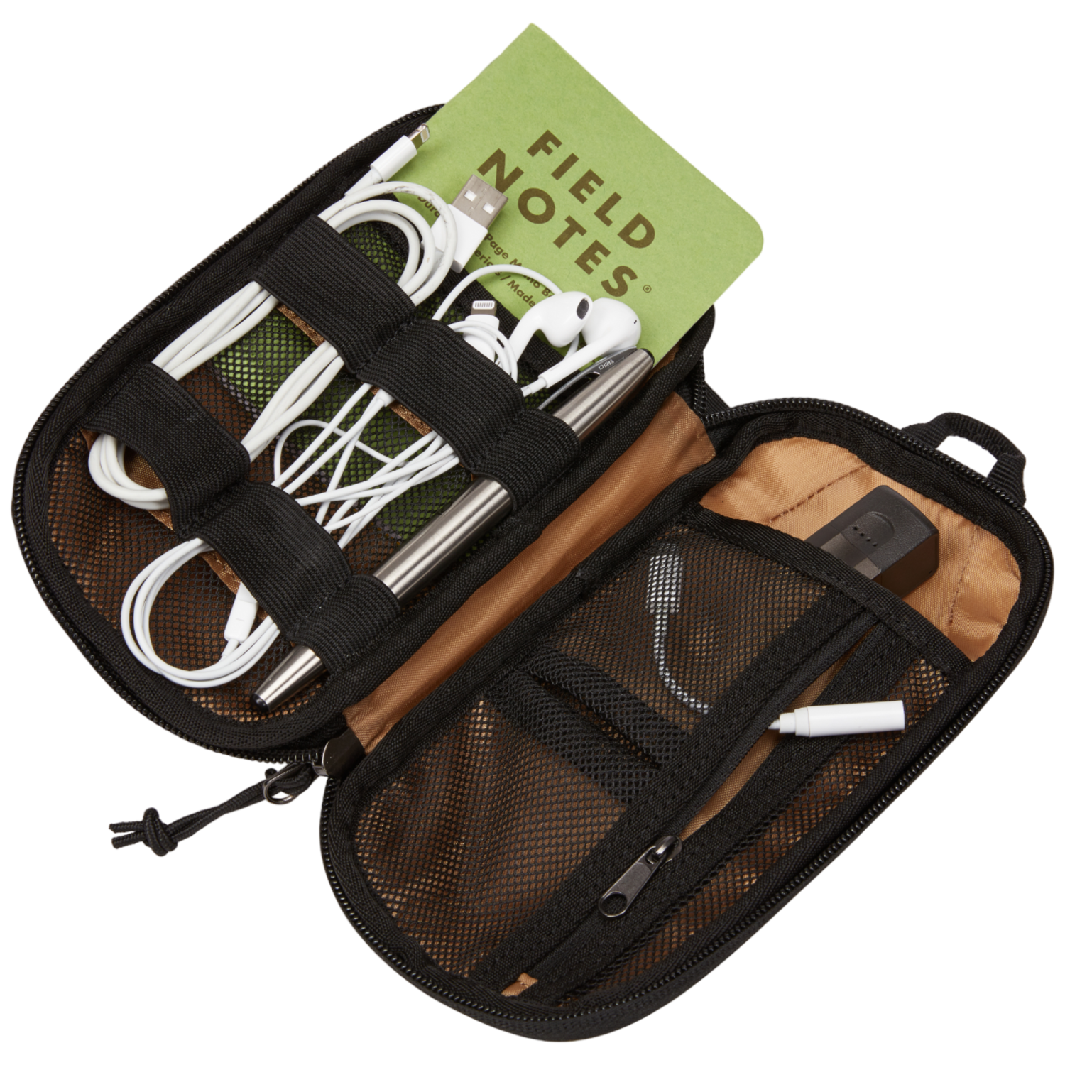 Open etui met items, Field Notes-dagboek zichtbaar.